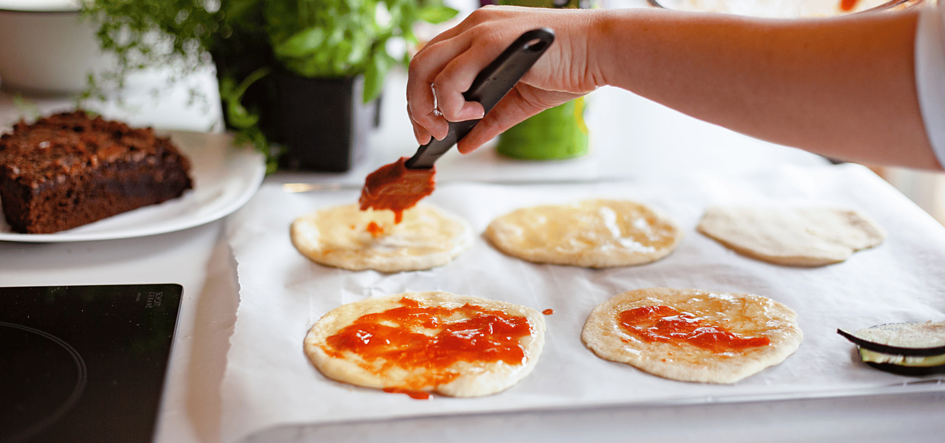 jak dlouho se peče pizza, na kolik stupňů se peče pizza, jak se dělá pizza těsto
